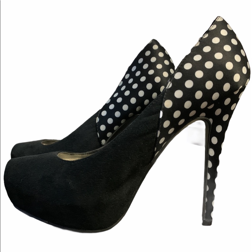 Classy& sassy!🤩 Kardashian Kollection Stiletto💋